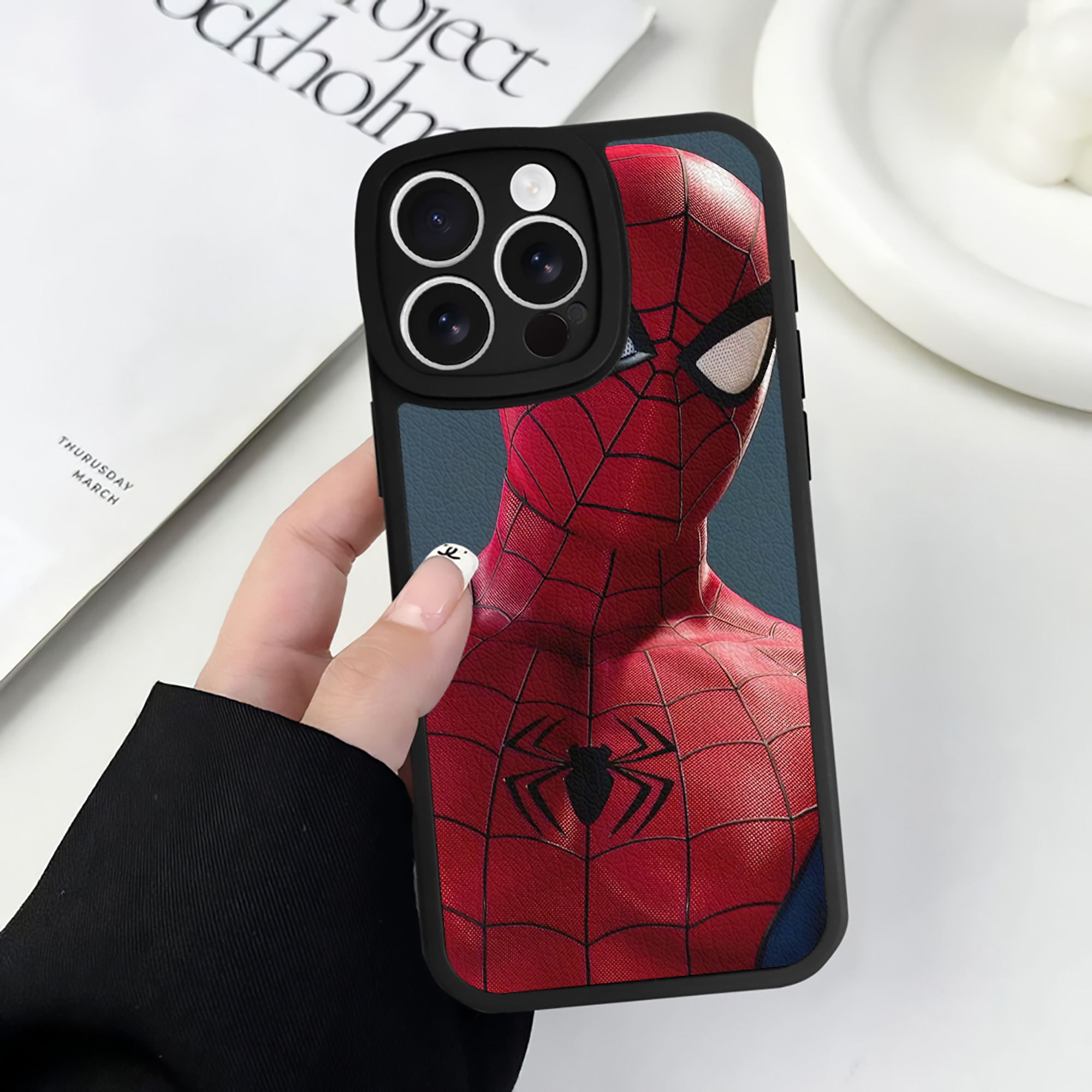 （画像用） Spider Man スパイダーマン 【iPhone 16シリーズ対応】シリコンスマホケース（レザー調） 材質：シリコン